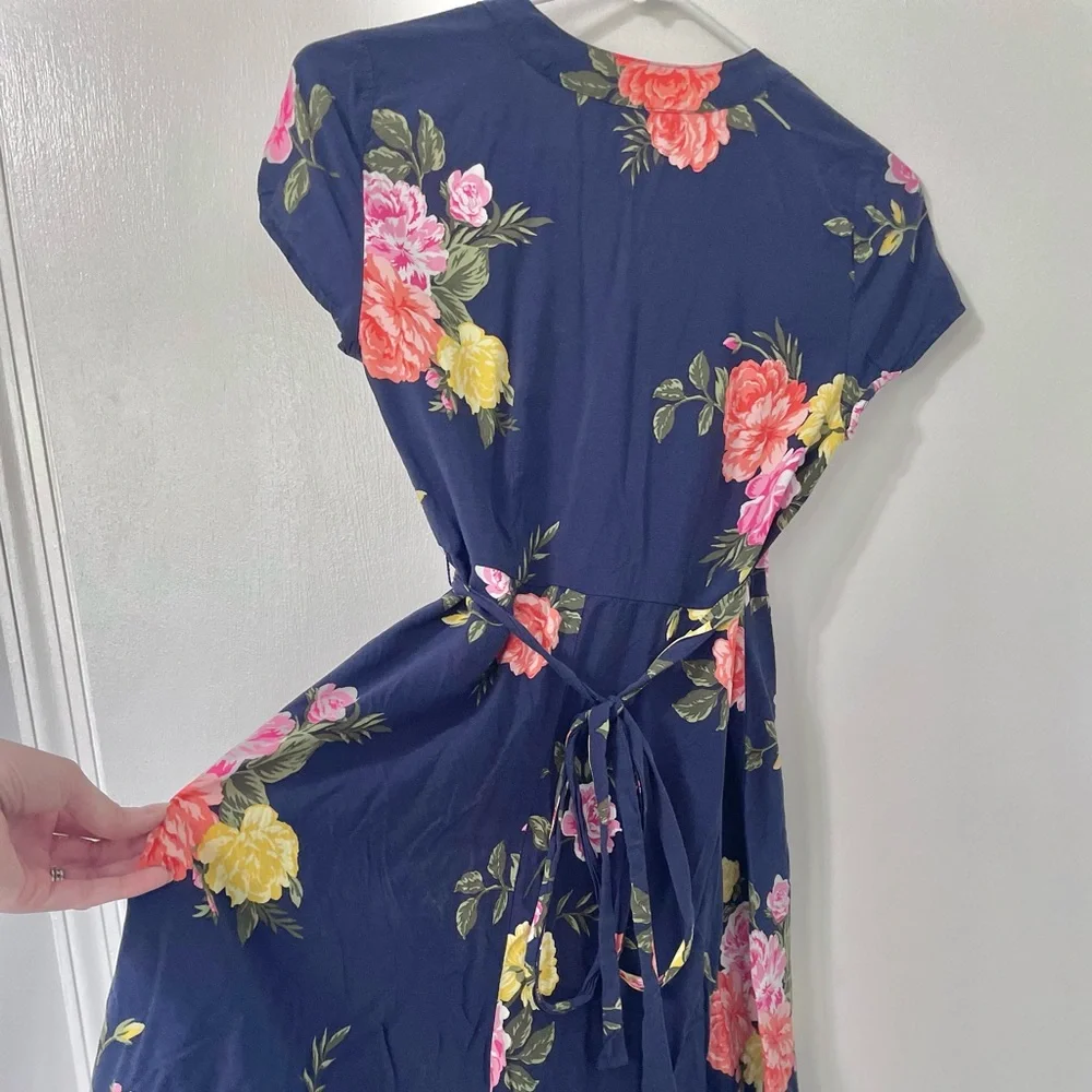 Size XS Old Navy women’s floral wrap dress - Picture 4 of 9